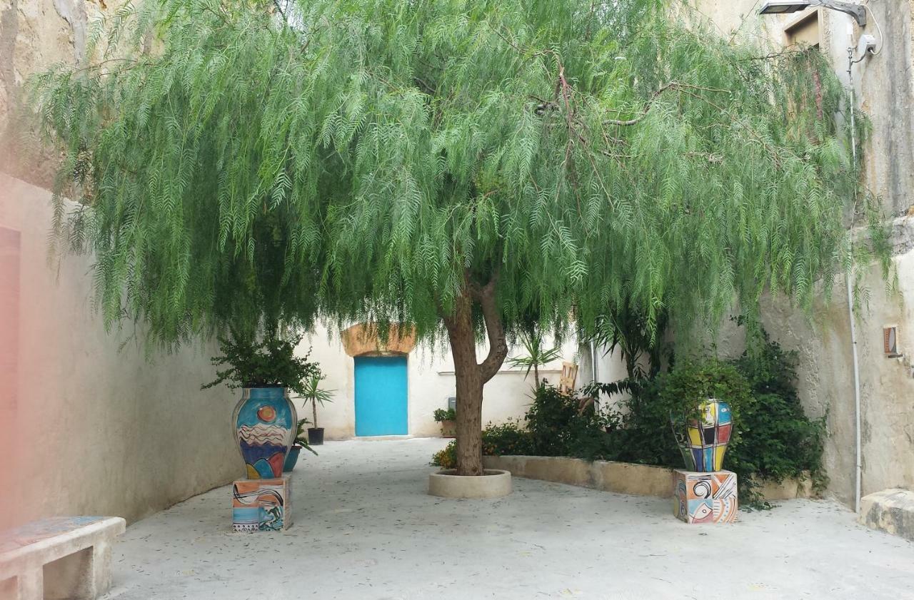 Le Dimore Del Saraceno - Al Falso Pepe Mazara del Vallo Luaran gambar